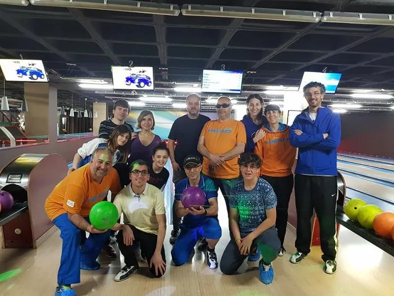 Federats i equip tècnic de la FADEA a la bolera